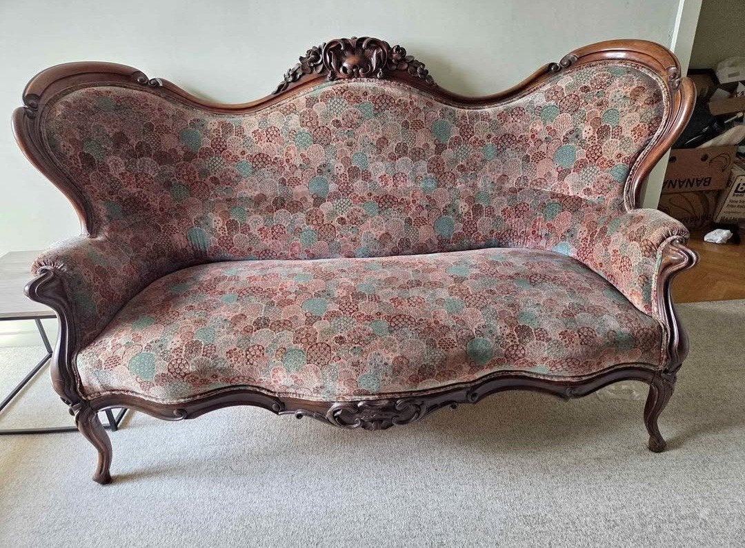 Canapé ancien Louis XV en noyer sculpté – Pièce de caractère, Enlèvement, Bois