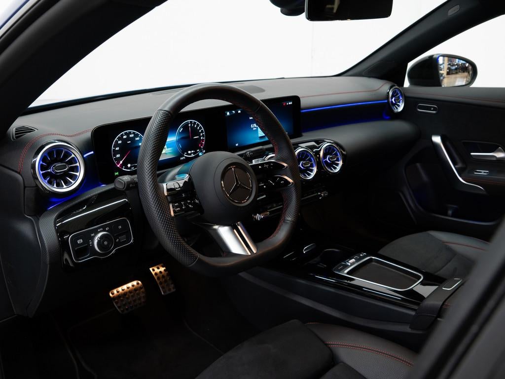 Mercedes-Benz CLA 250 e SB AMG Night Carplay LED Sfeerlicht, Auto's, CLA, Gebruikt, Zwart, 4 cilinders