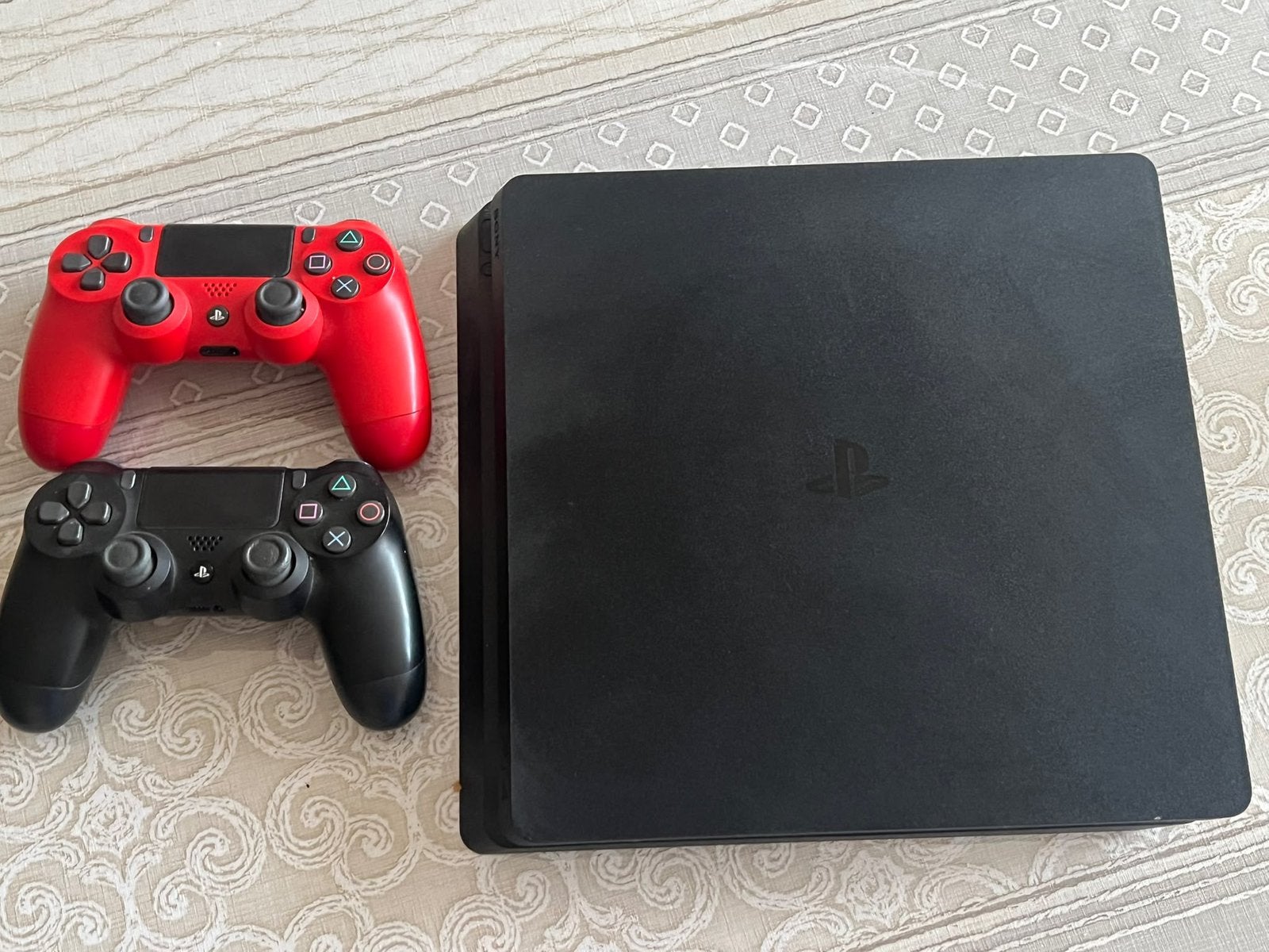 PlayStation 4 (PS4) inclusief 2 controllers – In goede staat, Games en Spelcomputers, Spelcomputers | Sony PlayStation 4, Ophalen