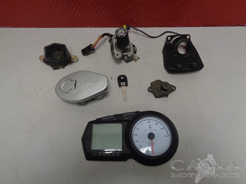 ENSEMBLE DE VERROU ET CYLINDRE DE PORTES Ducati, Motos, Dhr. S. di Majo, Utilisé, Info@cama-motorparts.nl, P.J. Troelstraweg 8 8
3144 CX  MAASSLUIS, NL
