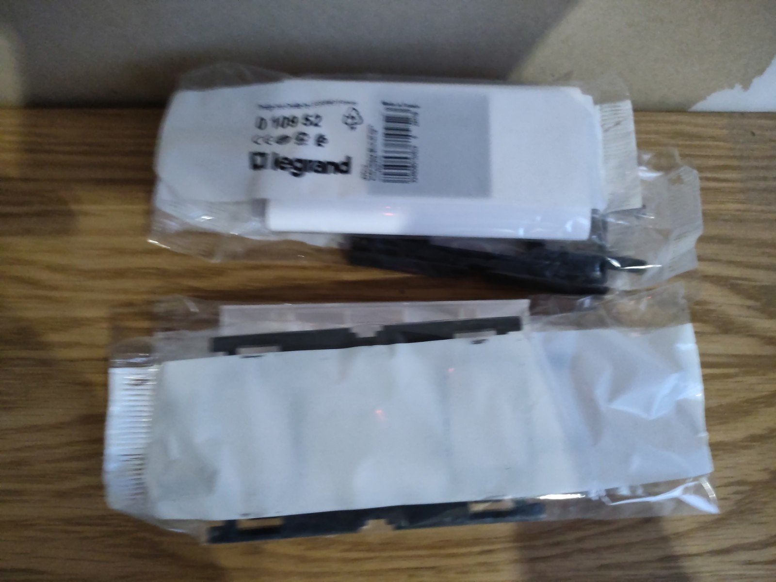 Legrand support 1 Module pour goulotte DLP 105mm, Bricolage & Construction, Enlèvement ou Envoi, Neuf, Hager, Plaque de finition