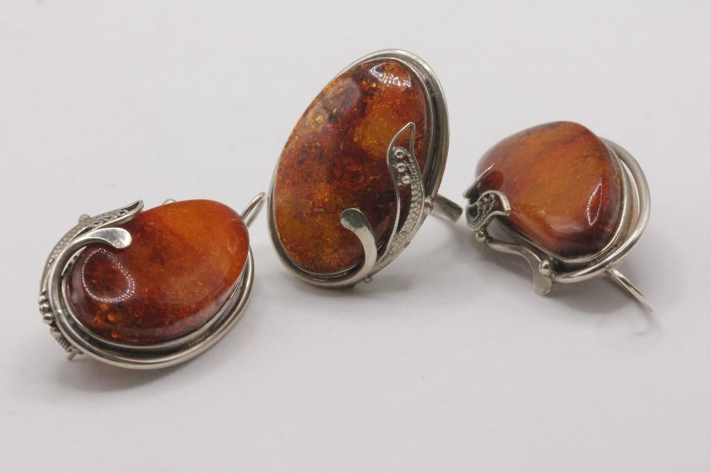 ring en oorbellen met natuurlijke Baltische amber steen, Overige materialen, Hangers, Bruin, Ophalen of Verzenden