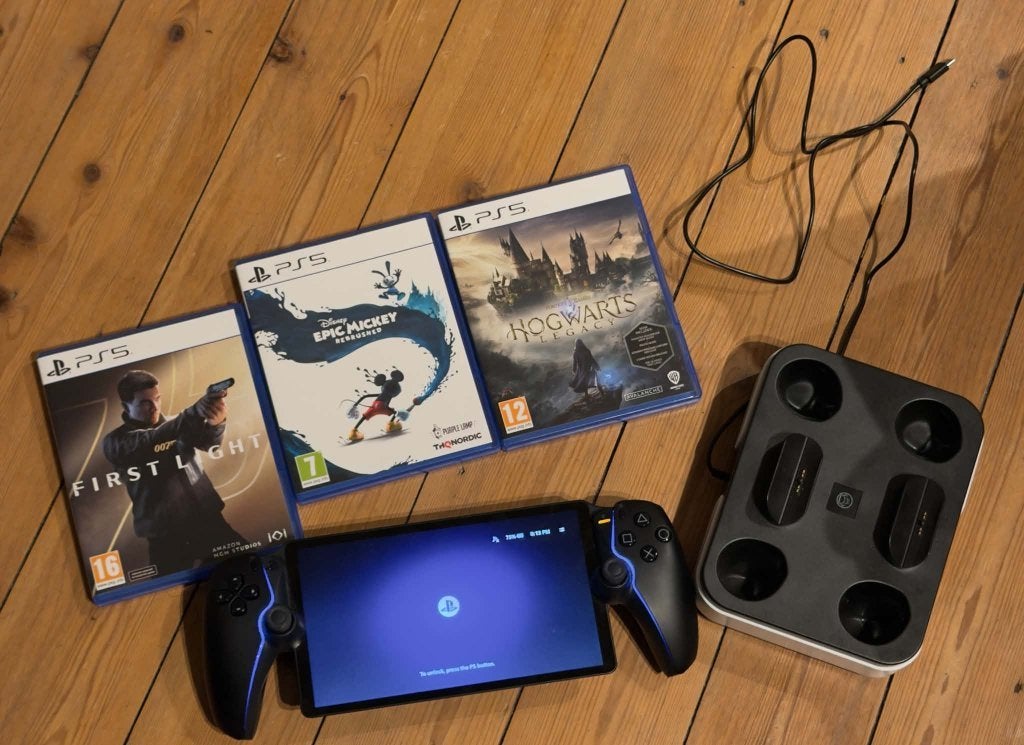 PS5 bundel: zwarte PlayStation Portal + 3 games + dock, Ophalen of Verzenden, Zo goed als nieuw, Playstation 5