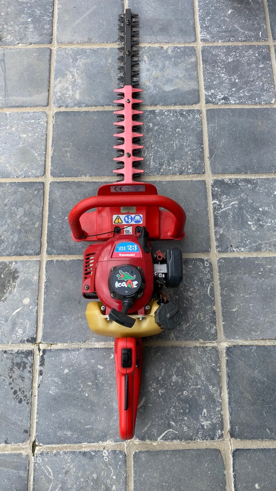 Kawasaki TH23 heggenschaar 60cm, Tuin en Terras, Heggenscharen, Gebruikt, Benzine, Ophalen