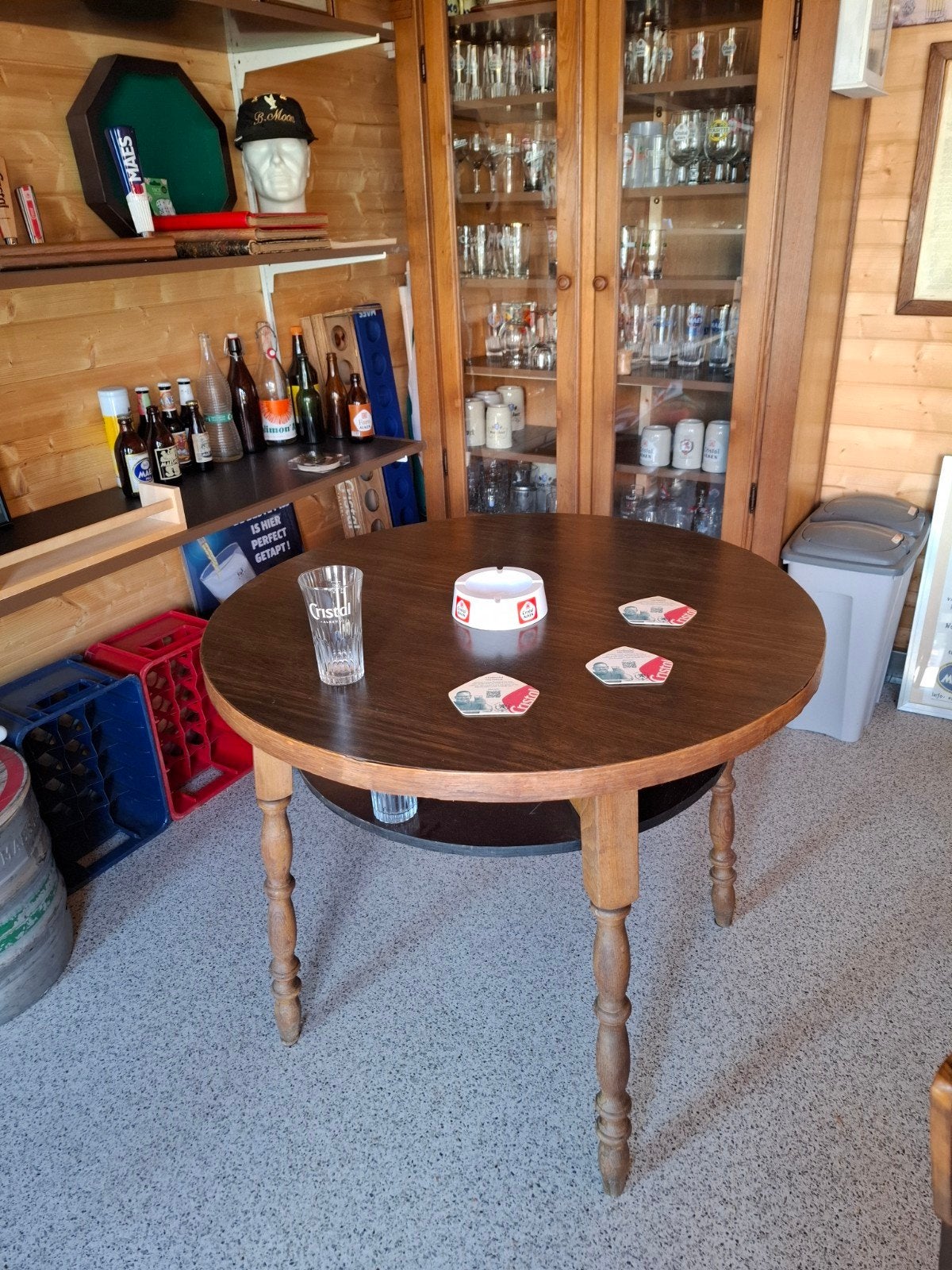 ronde cafe kaarttafel, Ophalen