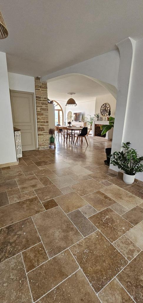 Travertin Beige Clair Pierre nature, Maison & Meubles, Ameublement | Revêtements de sol, Comme neuf, Beige, Enlèvement ou Envoi