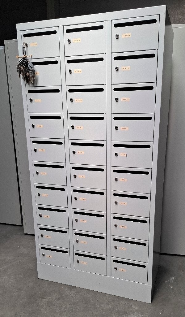 Meuble tri et distribution de documents. Casiers personnels, Salle de réunion ou de Présentation, Enlèvement, Utilisé, Armoire