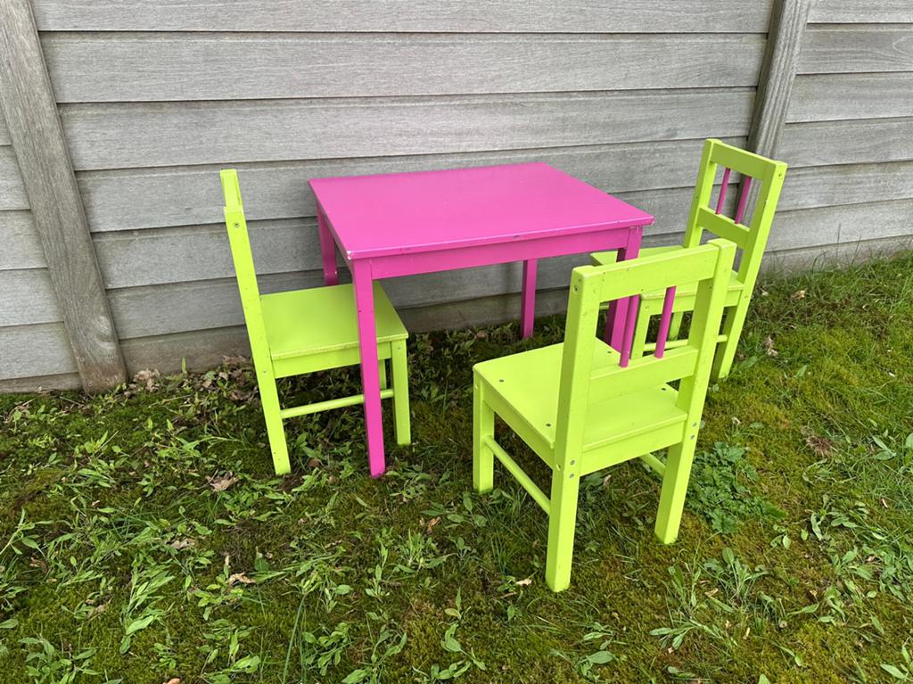 Kindertafel met 3 stoeltjes, Kinderen en Baby's, Kinderkamer | Tafels en Stoelen, Ophalen, Gebruikt, Tafel(s) en Stoel(en)