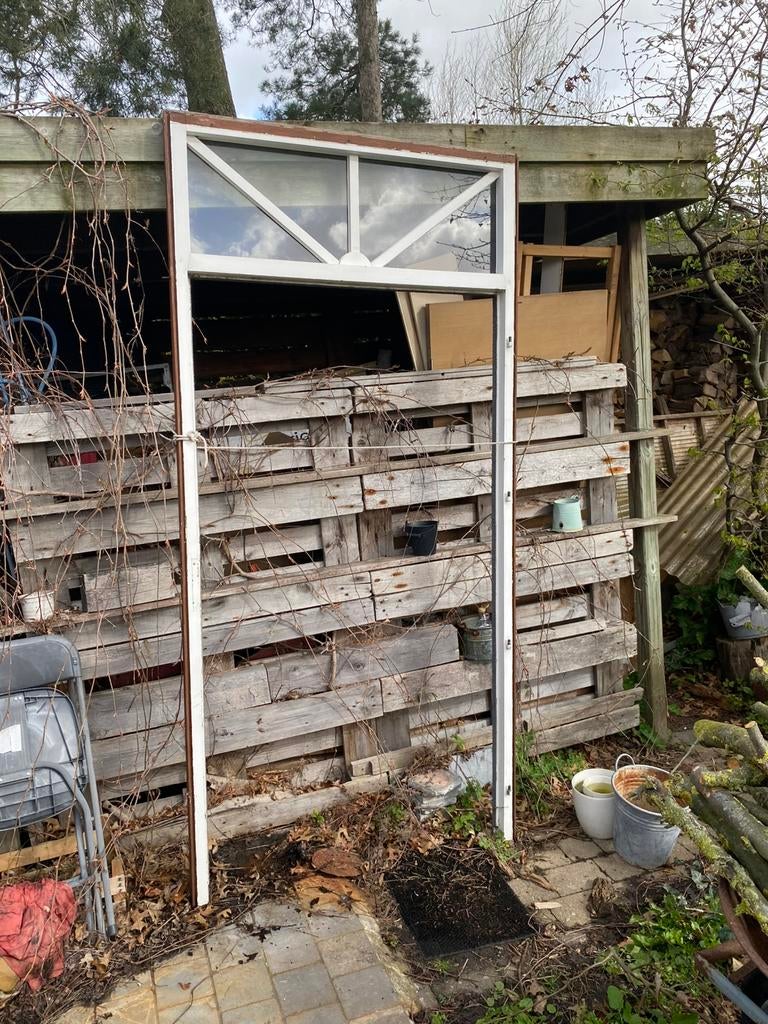 Voordeur in vol hout ( meranti) gespoten in spuitkurk ., Doe-het-zelf en Bouw, Gebruikt, 215 cm of meer, Buitendeur, Hout