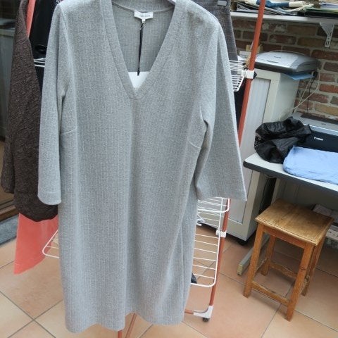 Kleedje nieuw grijs wit streepje v-hals Terre Bleue mt 44, Kleding | Dames, Terre Bleue, Maat 42/44 (L), Nieuw, Ophalen of Verzenden
