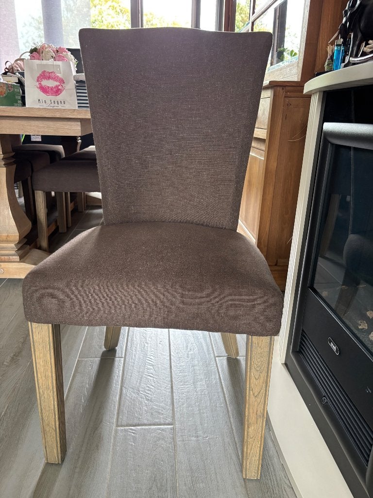 8 landelijke stoelen, Huis en Inrichting, Stoelen, Ophalen, Bruin, Zo goed als nieuw, Stof
