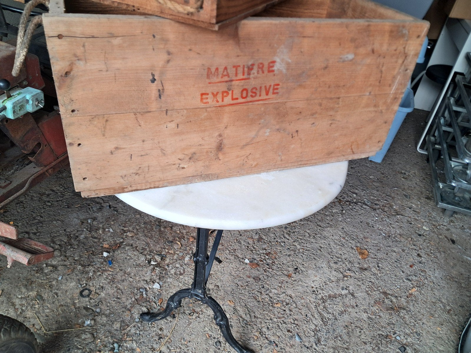 ancien bac en bois de l'armée pour explosive, Enlèvement