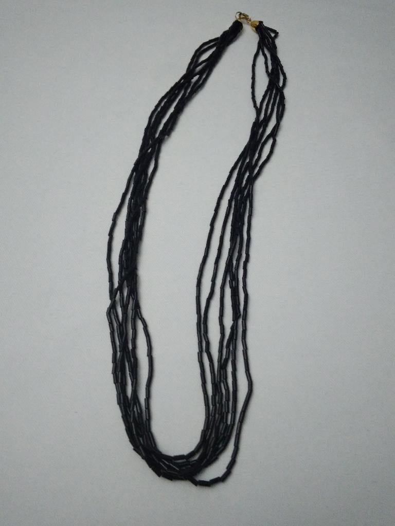 Collier vintage avec perles noires, Bijoux, Sacs & Beauté, Colliers, Neuf, Synthétique, Noir, Avec pendentif, Réglable, Enlèvement ou Envoi