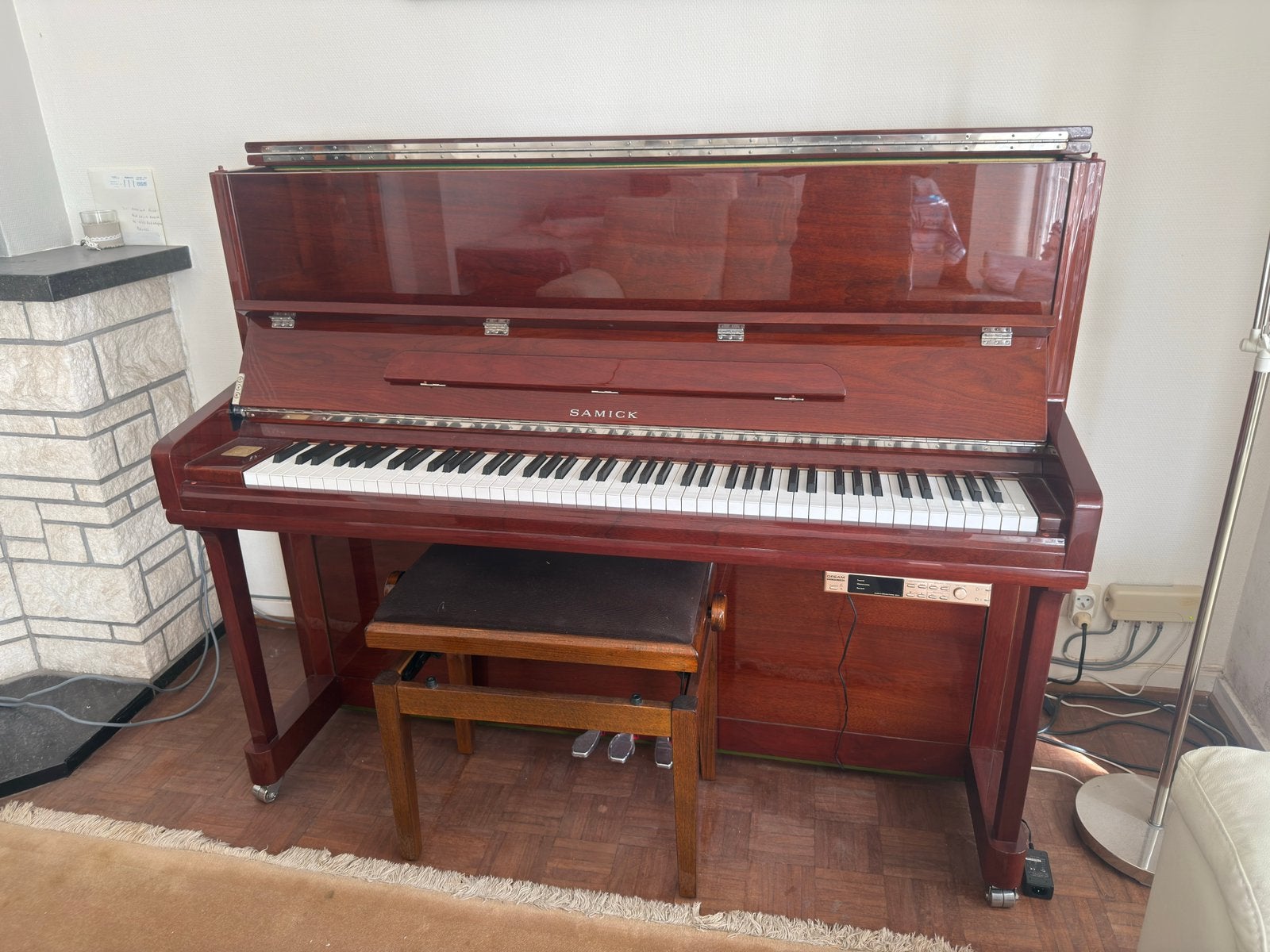 Piano droit Samick JS-121 MD – État exceptionnel, Enlèvement, Comme neuf, Piano