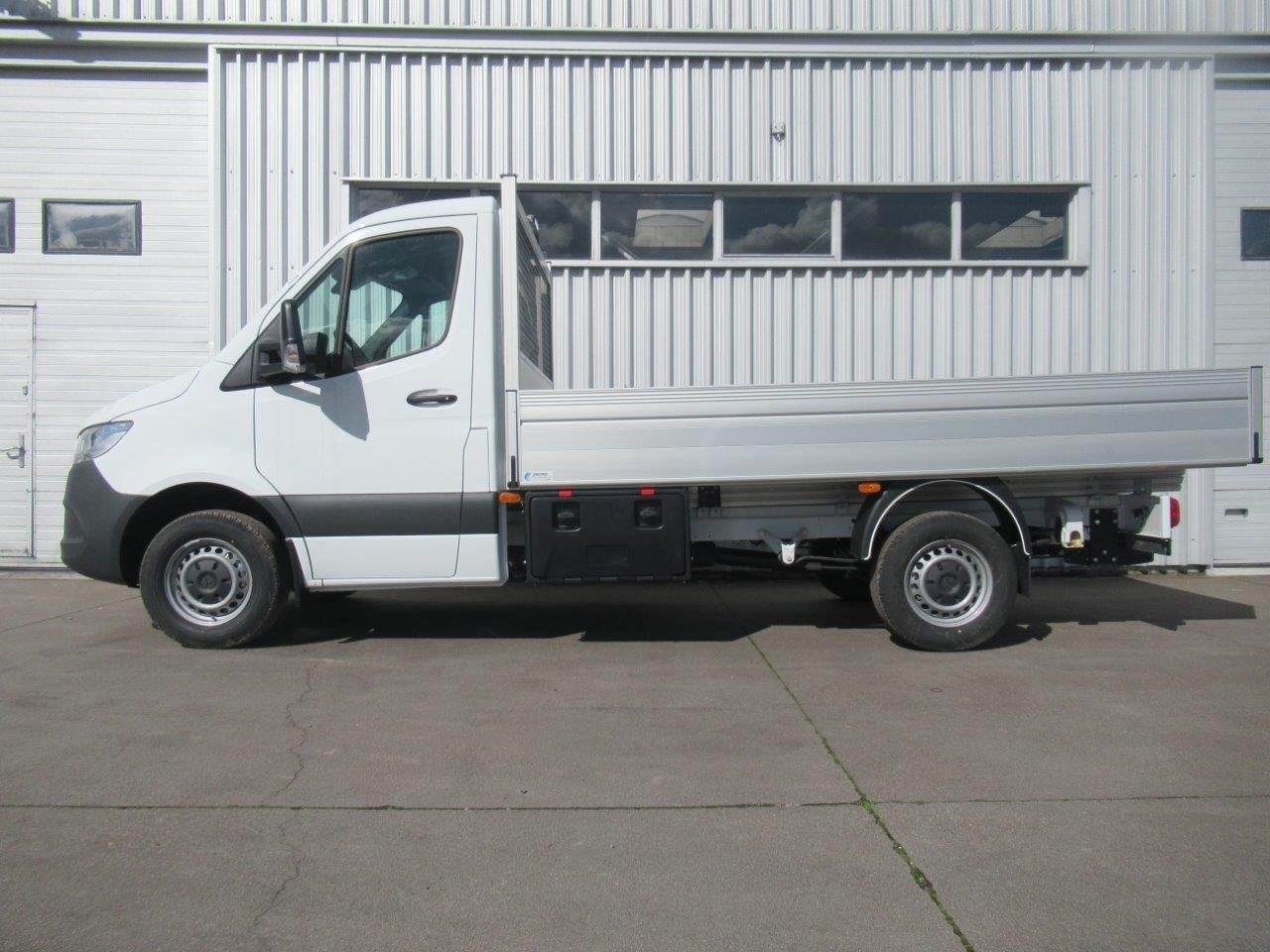 Mercedes-Benz Sprinter 317 CDI Chassis L2 RWD 3.5T, Auto's, Automaat, Used 1. Bestelwagens met ervaring., Zwart, 4 cilinders