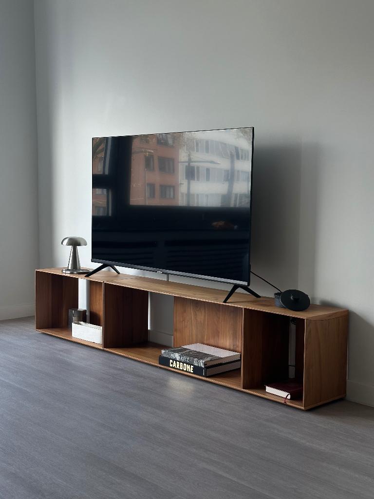 Armoire ouverte/meuble TV Kave Home — Noyer (3 modules), Maison & Meubles, Armoires | Mobilier de télévision, Utilisé, Moins de 100 cm