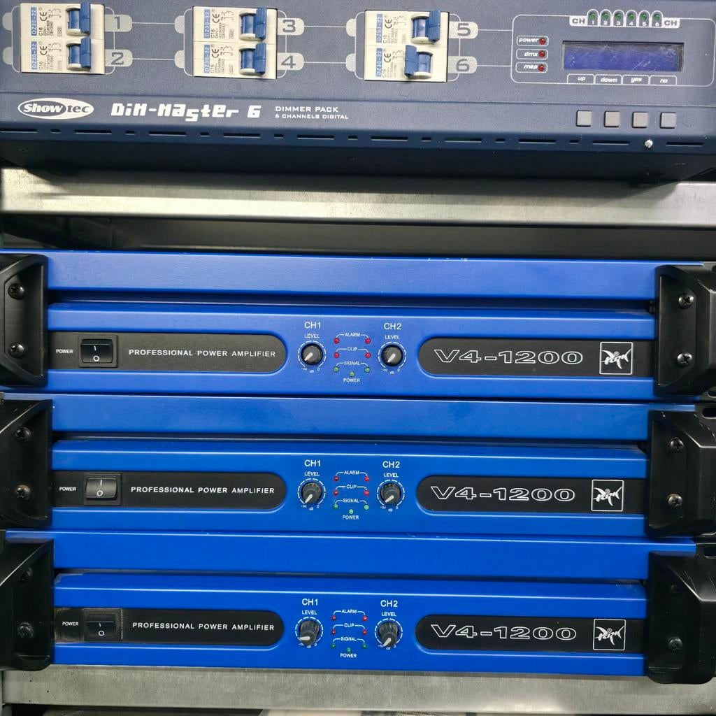 PARK AUDIO  V4-1200   versterker   2 x 600 watt met x-over, Ophalen of Verzenden