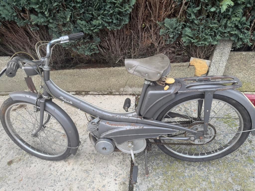 Mobilette ´´ mobilette tourne et roule. Sans papier, Enlèvement