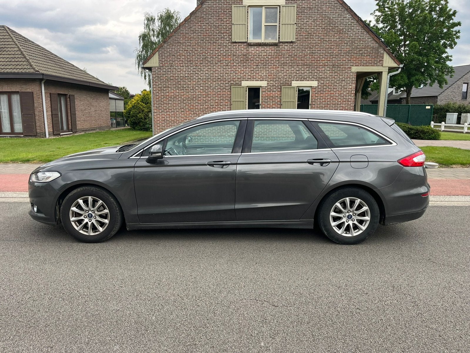 Ford mondeo 1.6 tdci 176000 km 1er maîn 03/2016 euro5b, Autos, Achat, Mondeo, Boîte manuelle, 5 portes