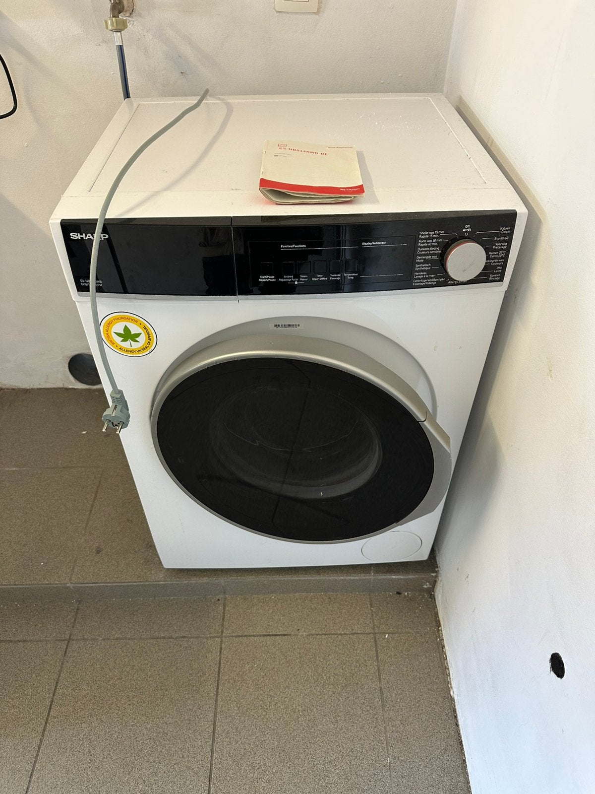 Sharp ES-NB814AWB-BE Wasmachine - Zo goed als nieuw, Ophalen, Zo goed als nieuw, 85 tot 90 cm, 1200 tot 1600 toeren