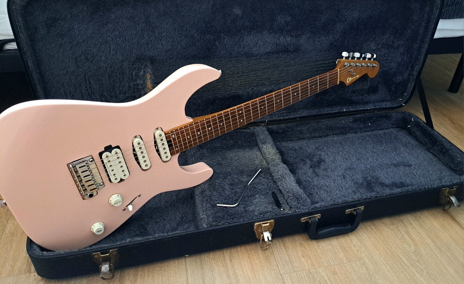 Charvel Pro-Mod DK24 HSS - Shell Pink (incl. Koffer!) / RUIL, Muziek en Instrumenten, Ophalen, Zo goed als nieuw, Solid body, Overige merken