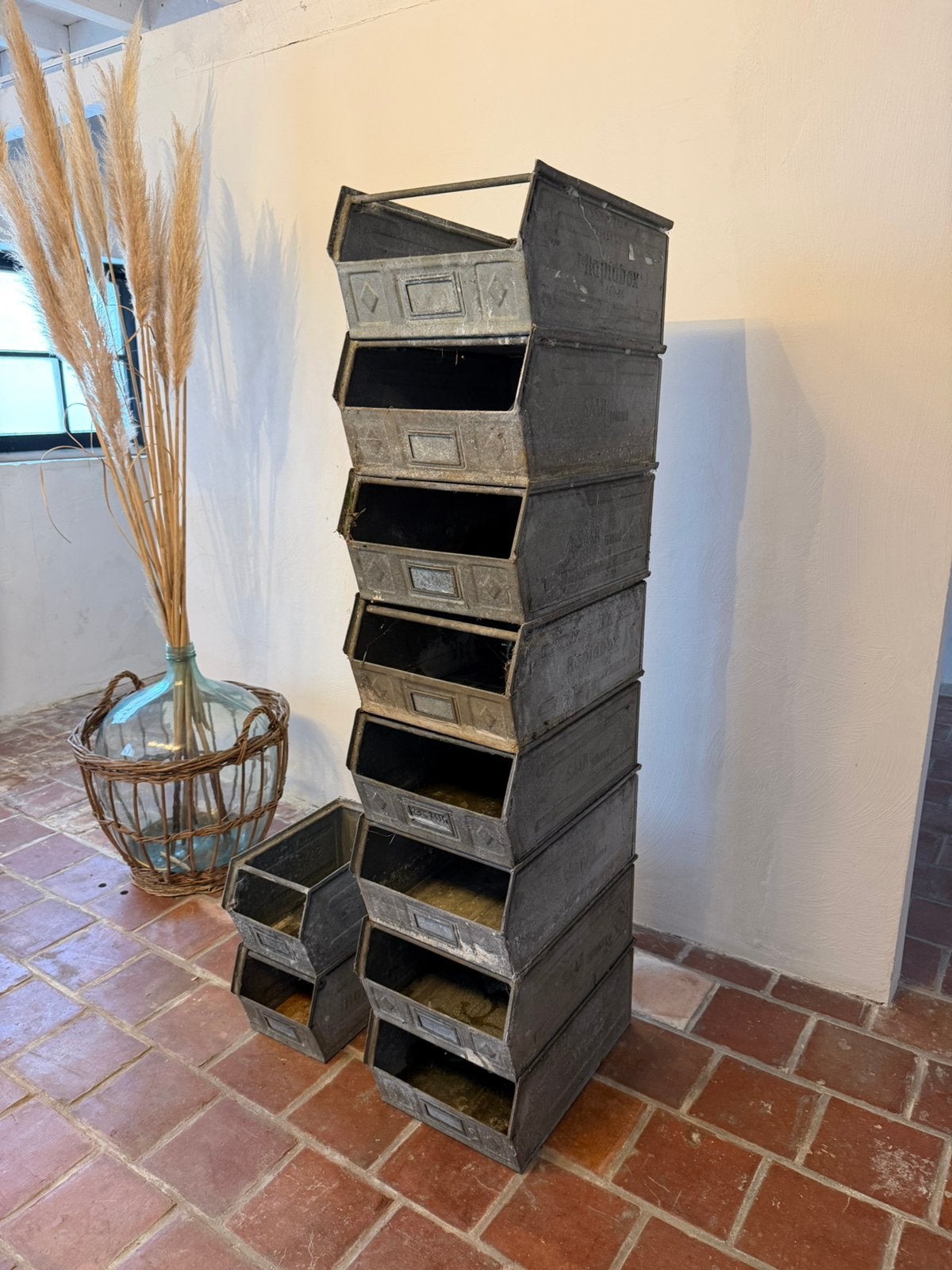 Saar Rationell industriële stapelboxen, Ophalen, Gebruikt, Bak of Kist