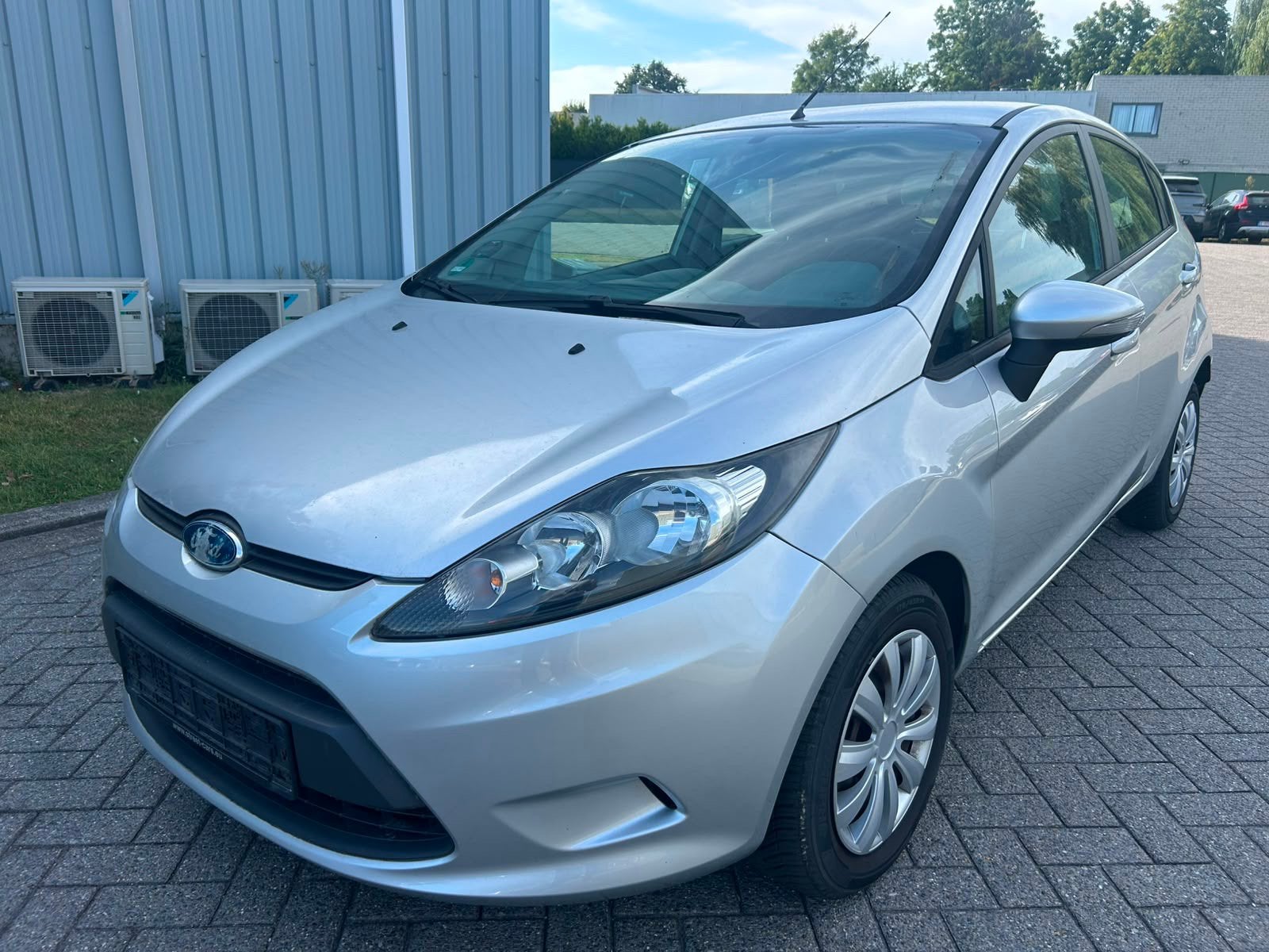 Ford Fiesta 1.25 essence année 2009 139000 km bon état, 1242 cm³, Argent ou Gris, Achat, Entreprise