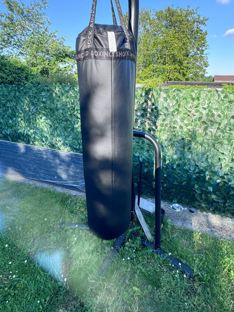 Ik verkoop mijn bokszak + mijn vrijstaande standaard, Sport en Fitness, Ophalen of Verzenden, Zo goed als nieuw, Bokszak
