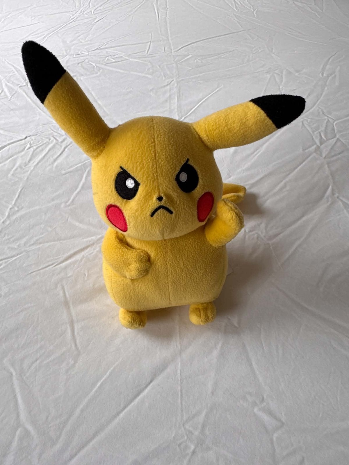 • Pokémon Pikachu-knuffel – boos gezicht, Geel, Overige typen, Ophalen of Verzenden, Zo goed als nieuw