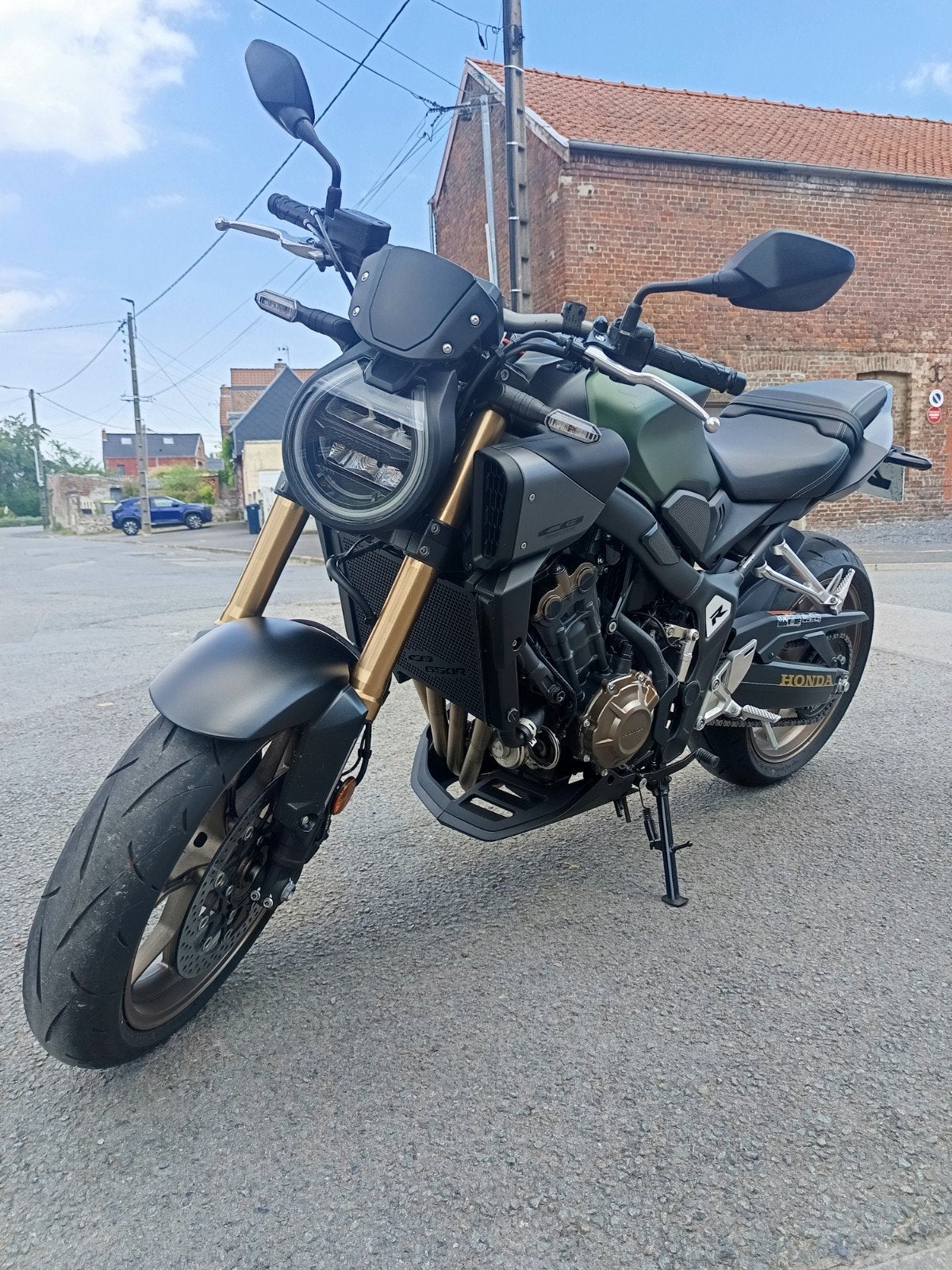 Vends CB 650r Bridée A2 .Couleurs Vert kaki mat, Motos, Motos | Honda, Éclairage LED, Permis Moto A2 minimum, 650 cm³, 4 cylindres