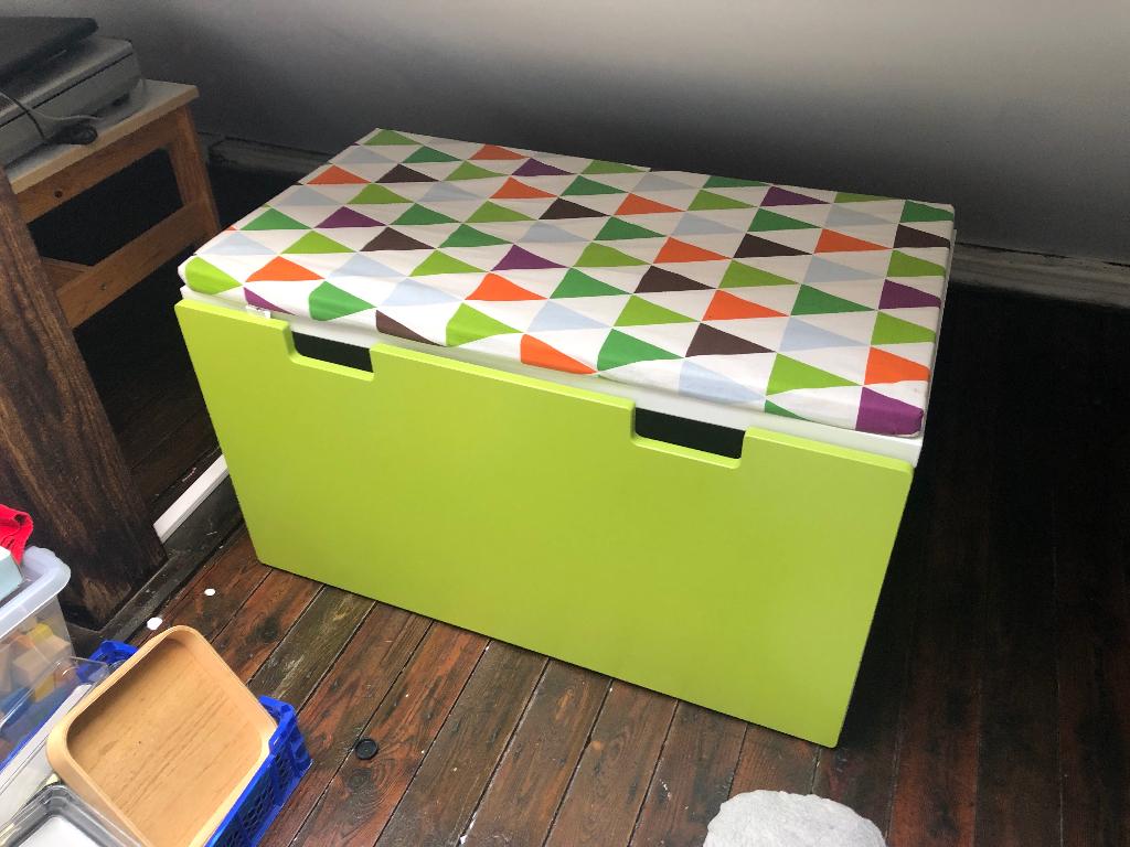 Smastad kast met laden en kussen, Ophalen, Kast, 50 tot 70 cm, Nieuw