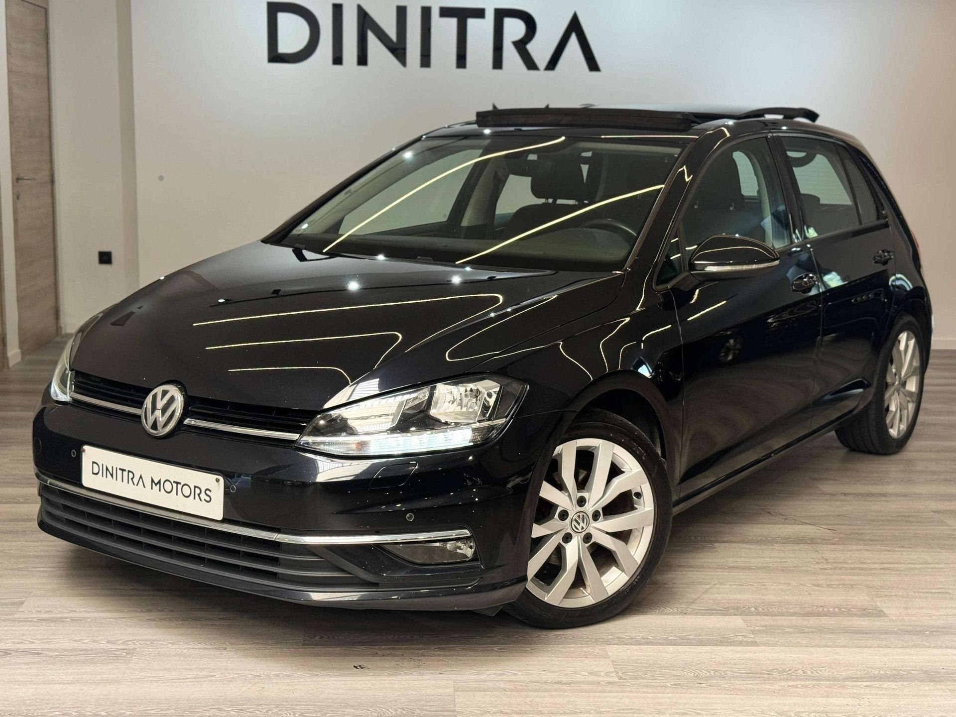 Volkswagen Golf 1.0 TSI Comfortline - Pano/Carplay/Digital C, Auto's, Volkswagen, Stof, Gebruikt, Euro 6, Zwart