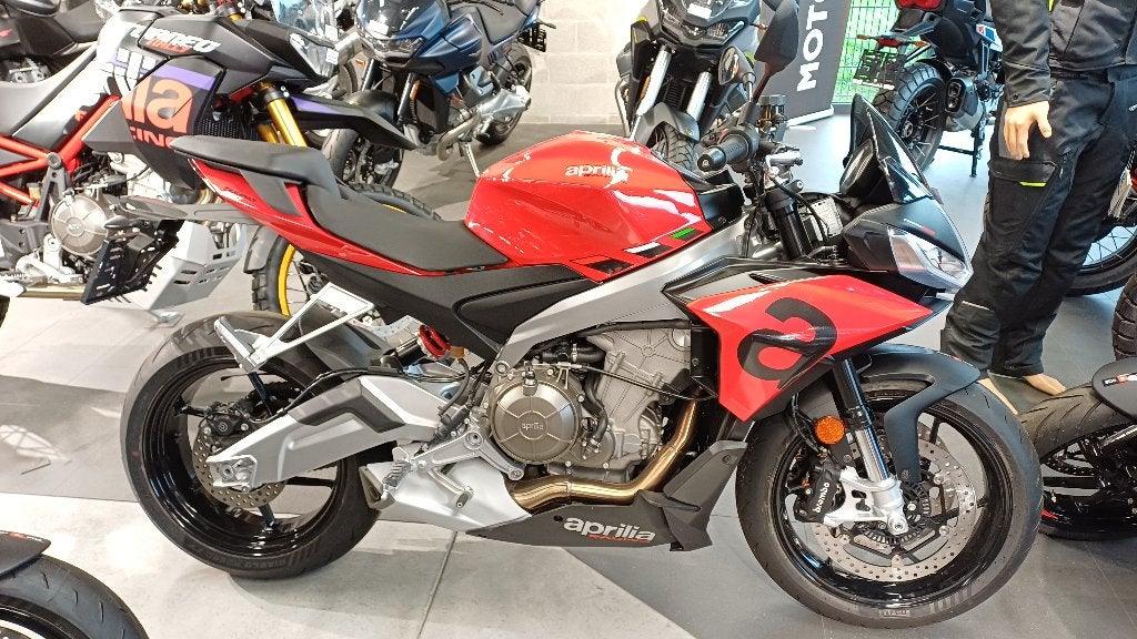 aprilia, Motoren, 2 cilinders, Nieuw, Motorrijbewijs A, ABS