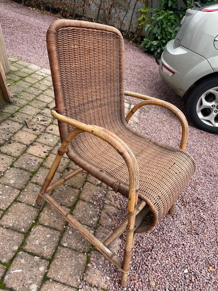 Fauteuil en rotin, Enlèvement