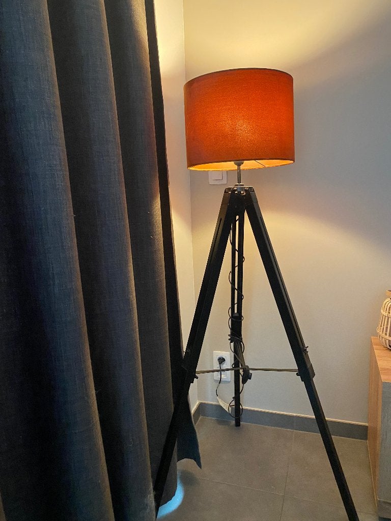 Staan lamp, Huis en Inrichting, Lampen | Vloerlampen, Ophalen, E27 (groot), Zo goed als nieuw, Hout