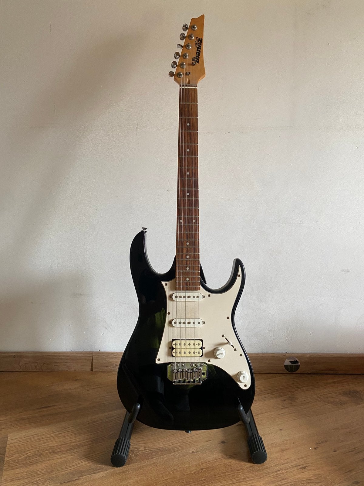 Ibanez GRX40 en Marshall versterker, Musique & Instruments, Instruments à corde | Guitares | Électriques, Enlèvement, Comme neuf