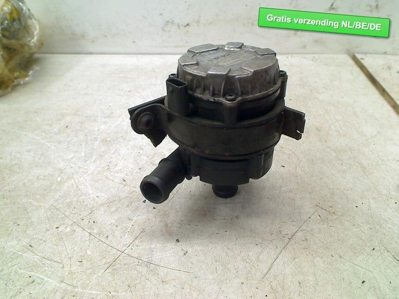 POMPE A EAU Audi A3 Sportback (8VA / 8VF) (5Q0121599AC), Auto-Union-Straße  1,
85057  Ingolstadt, DE, Info@audi.de, Audi, Utilisé