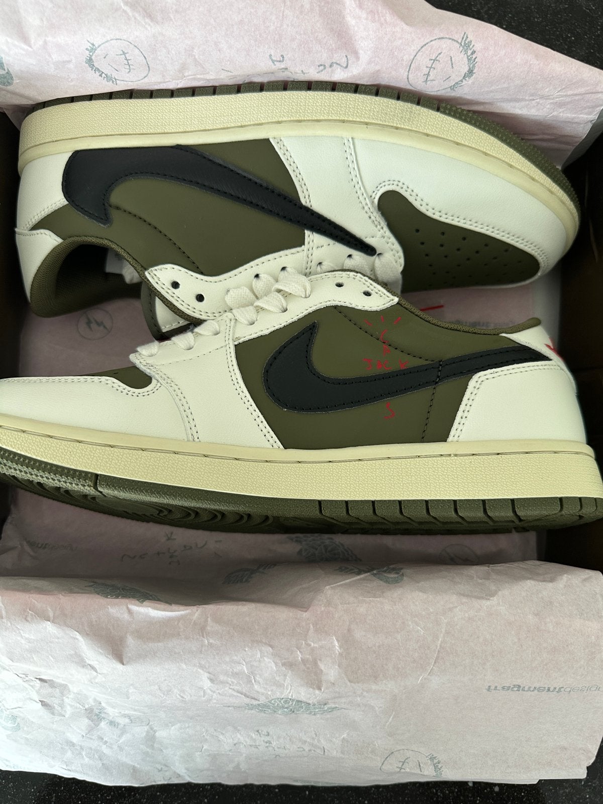 Travis scotte khaki green, Vêtements | Hommes, Chaussures, Neuf, Enlèvement ou Envoi, Blanc, Baskets