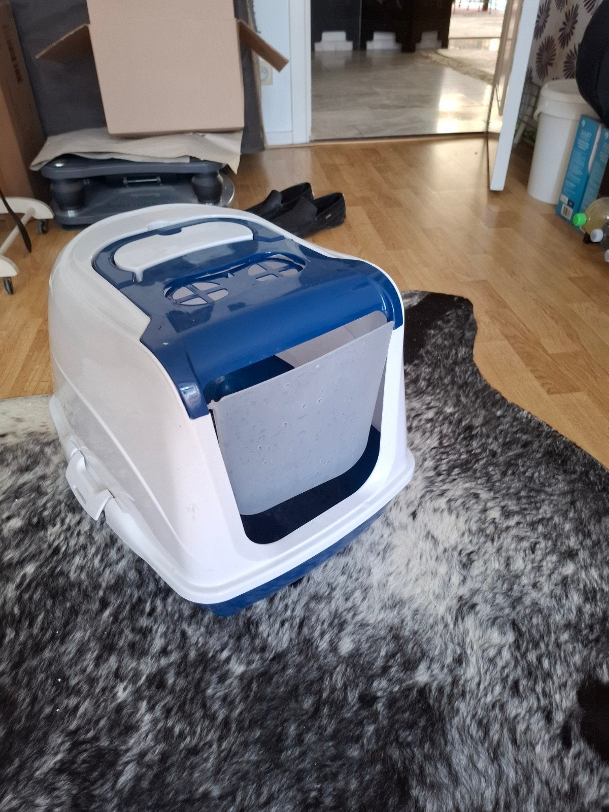 Kattenbak te koop., Ophalen