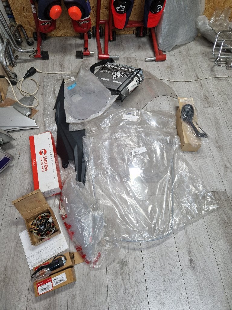 Pieces scooter et moto, Enlèvement ou Envoi, Comme neuf, Autres types, Autres marques