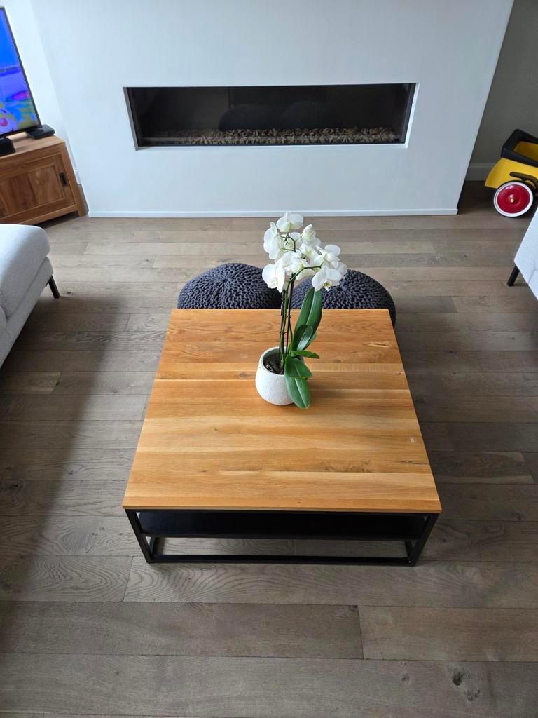 Moderne salontafel 90 op 90cm, Ophalen
