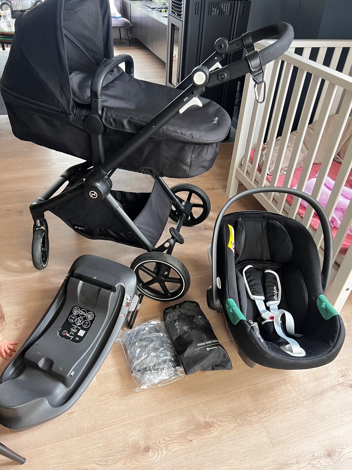 Cybex Eos black en İsofix base, Ophalen, Zo goed als nieuw