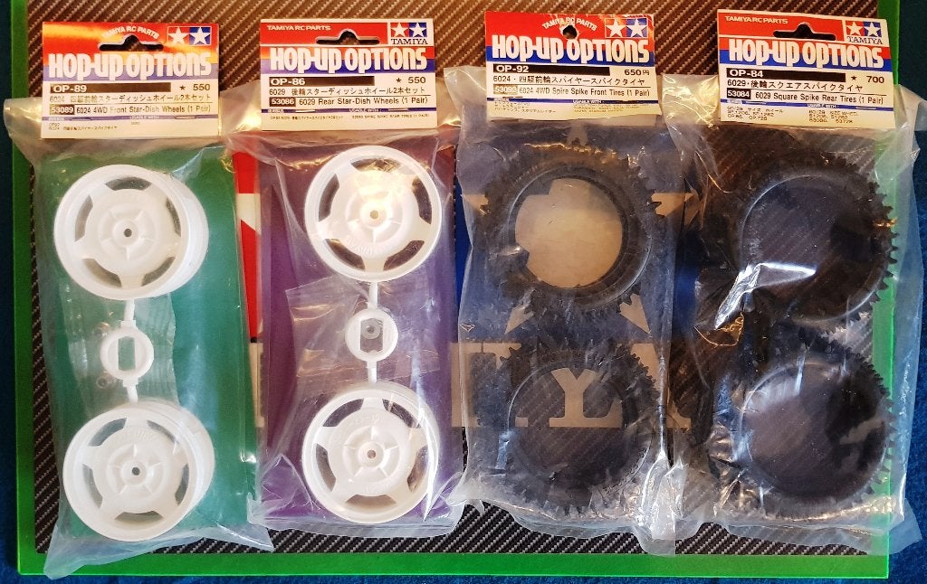 Tamiya set banden/velgen Voor-en Achter voor 4WD buggy, Elektro, Verzenden, Nieuw, Schaal 1:10