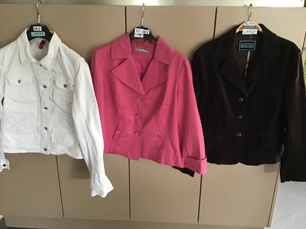 3 mooie dames jasjes maat LARGE aan 10 euro, Ophalen of Verzenden, Zo goed als nieuw, Maat 42/44 (L), Jasje