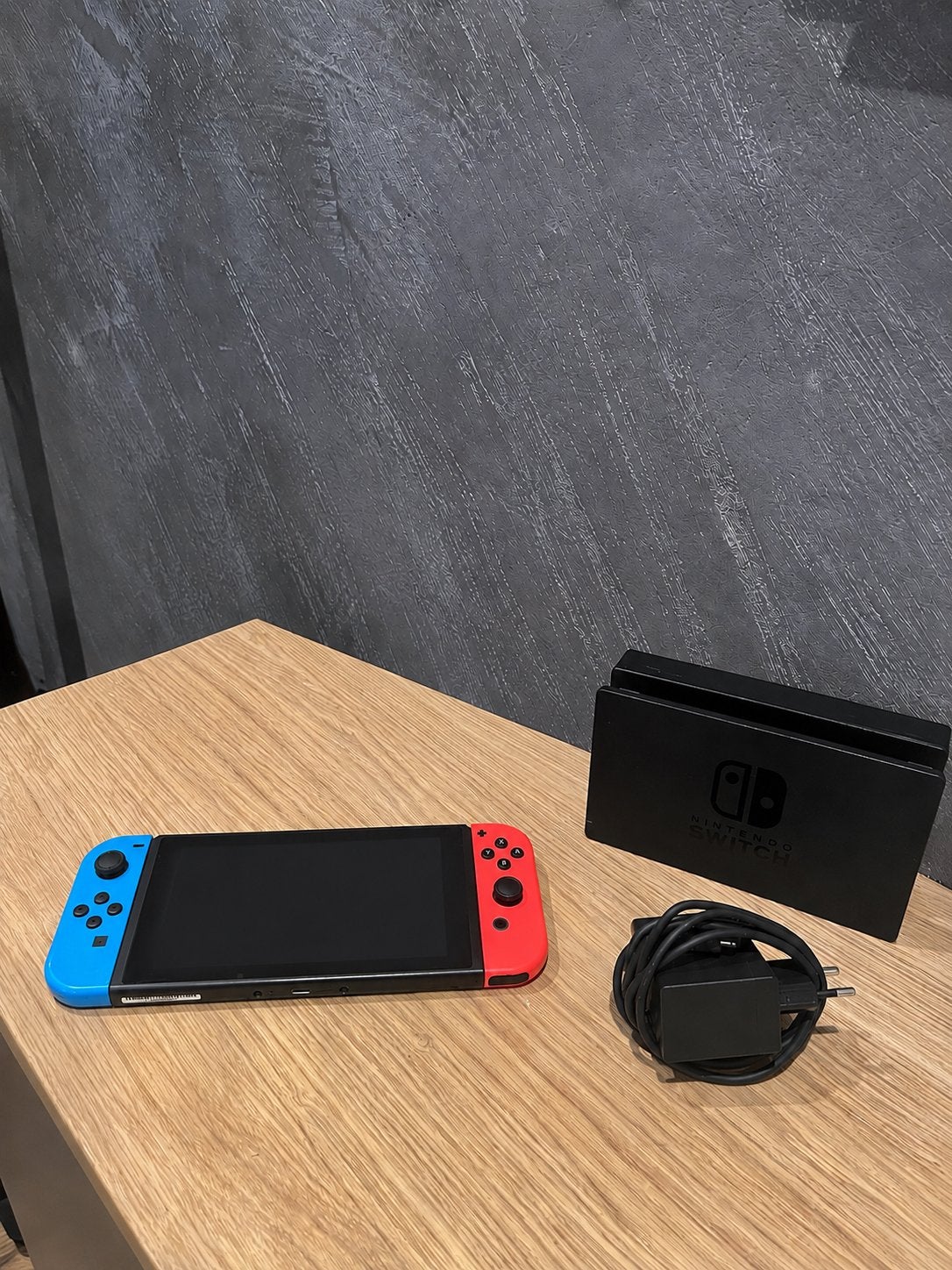 Nintendo Switch Blauw/Rood met originele accessoires, Ophalen of Verzenden, Gebruikt