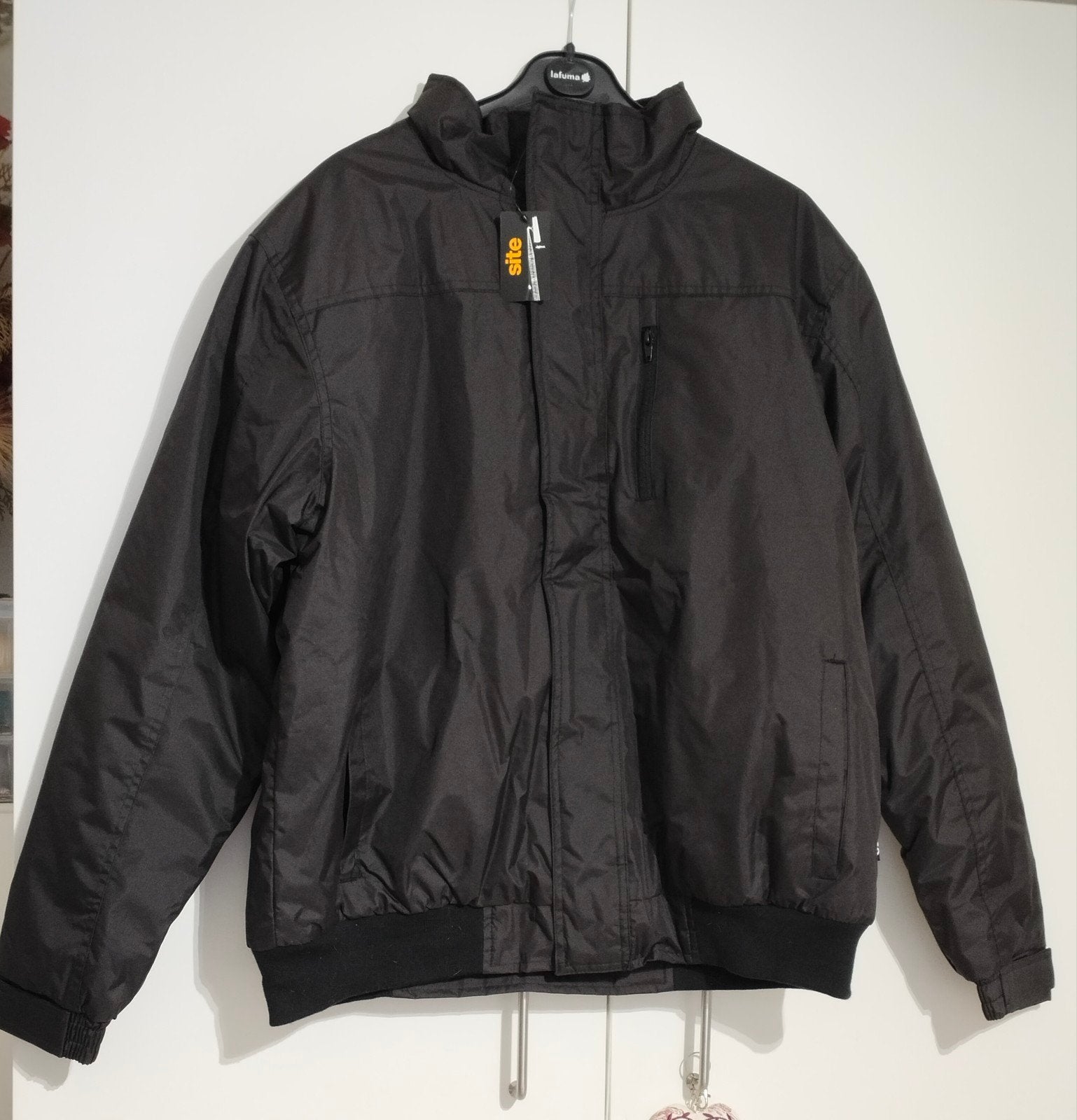 nouvel anorak noir, vêtement de travail idéal. site de la ma, Vêtements | Hommes, Neuf, Enlèvement ou Envoi, Site, Taille 48/50 (M)