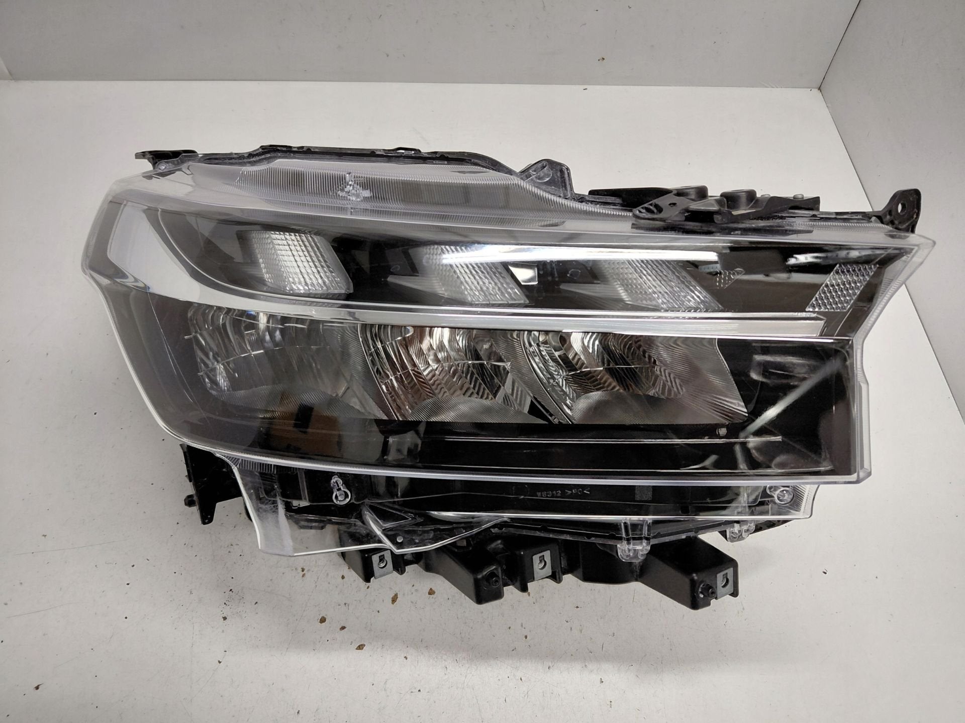 Suzuki SX4 II S-Cross Koplamp Stan;ey, Gebruikt, Info@suzuki.co.jp, Takatsuka-cho, Chuo-ku 300
432-8611  Hamamatsu, Suzuki Motor Corporation