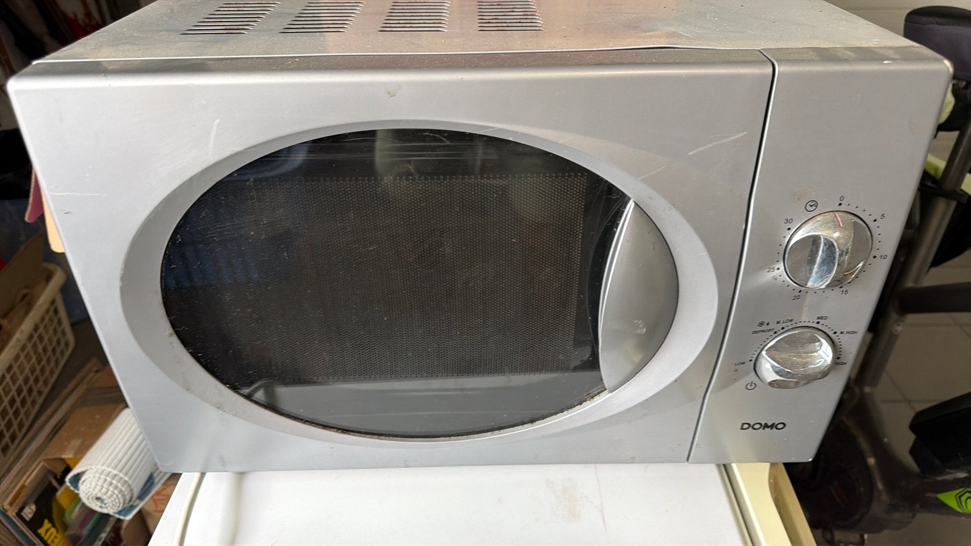 Micro-ondes Domo, Electroménager, Enlèvement, Utilisé, Air chaud, 45 à 60 cm