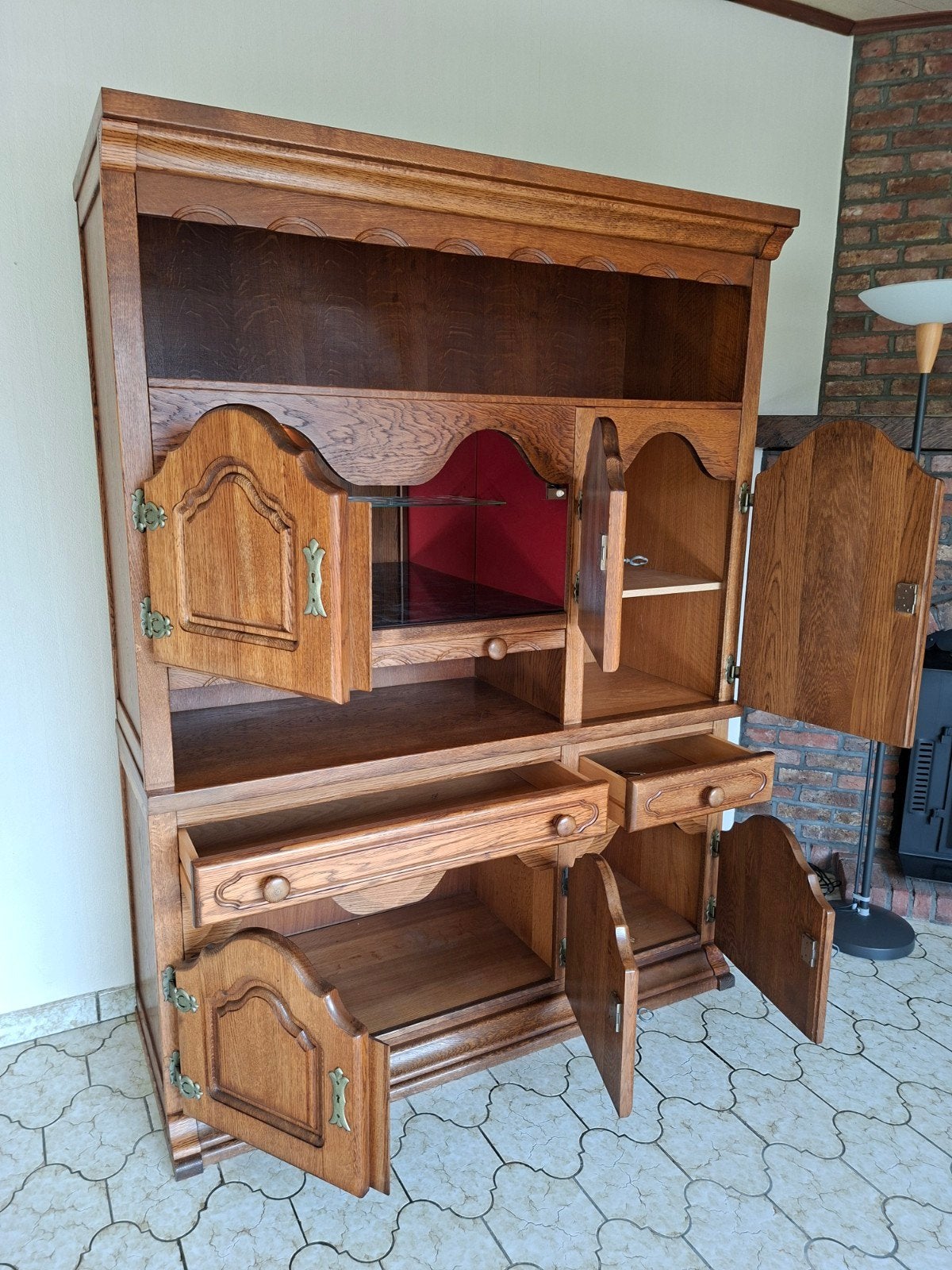 Grote kast in vol hout, Ophalen