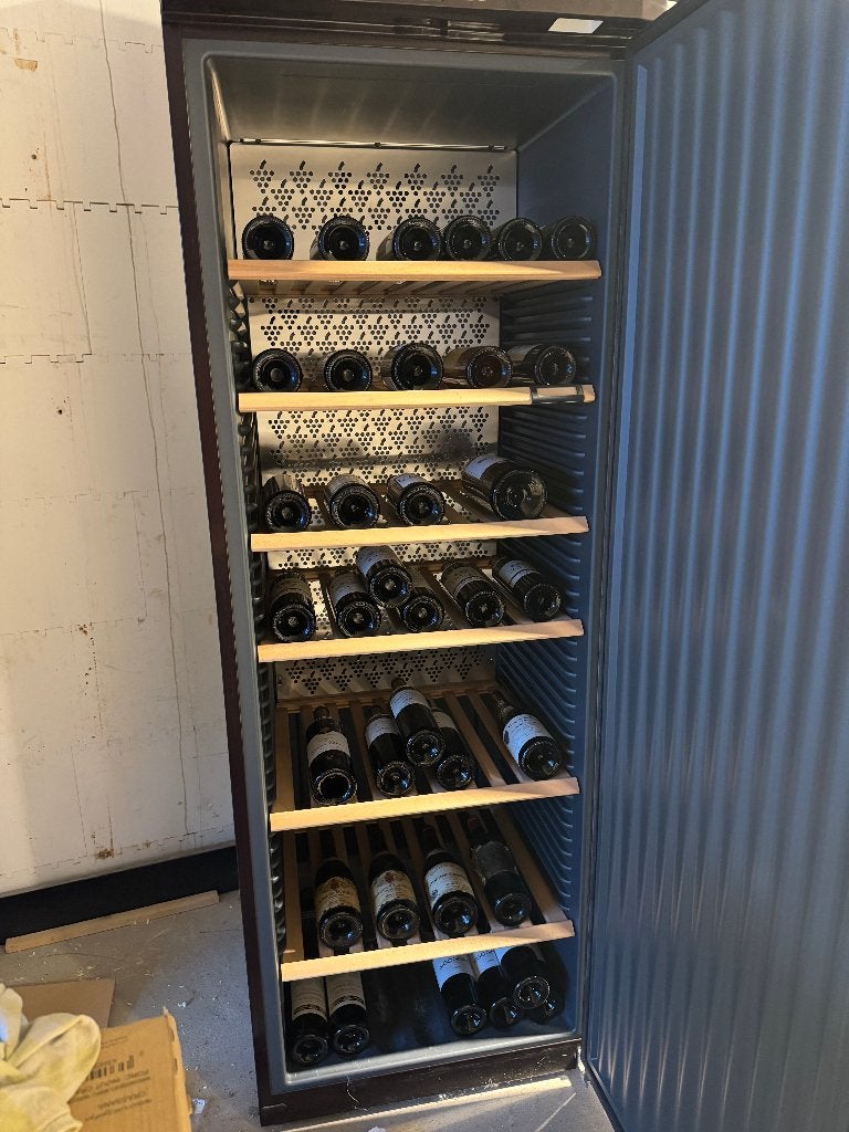 CAVE À VIN LIEBHERR + COLLECTION DE VINS, Collections, Enlèvement, Utilisé, Autres régions, Vin rouge
